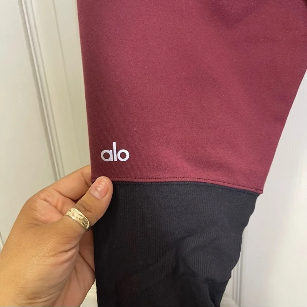 Alo Yoga Women’s Maroon And Black Ribbed Leggings Sz S